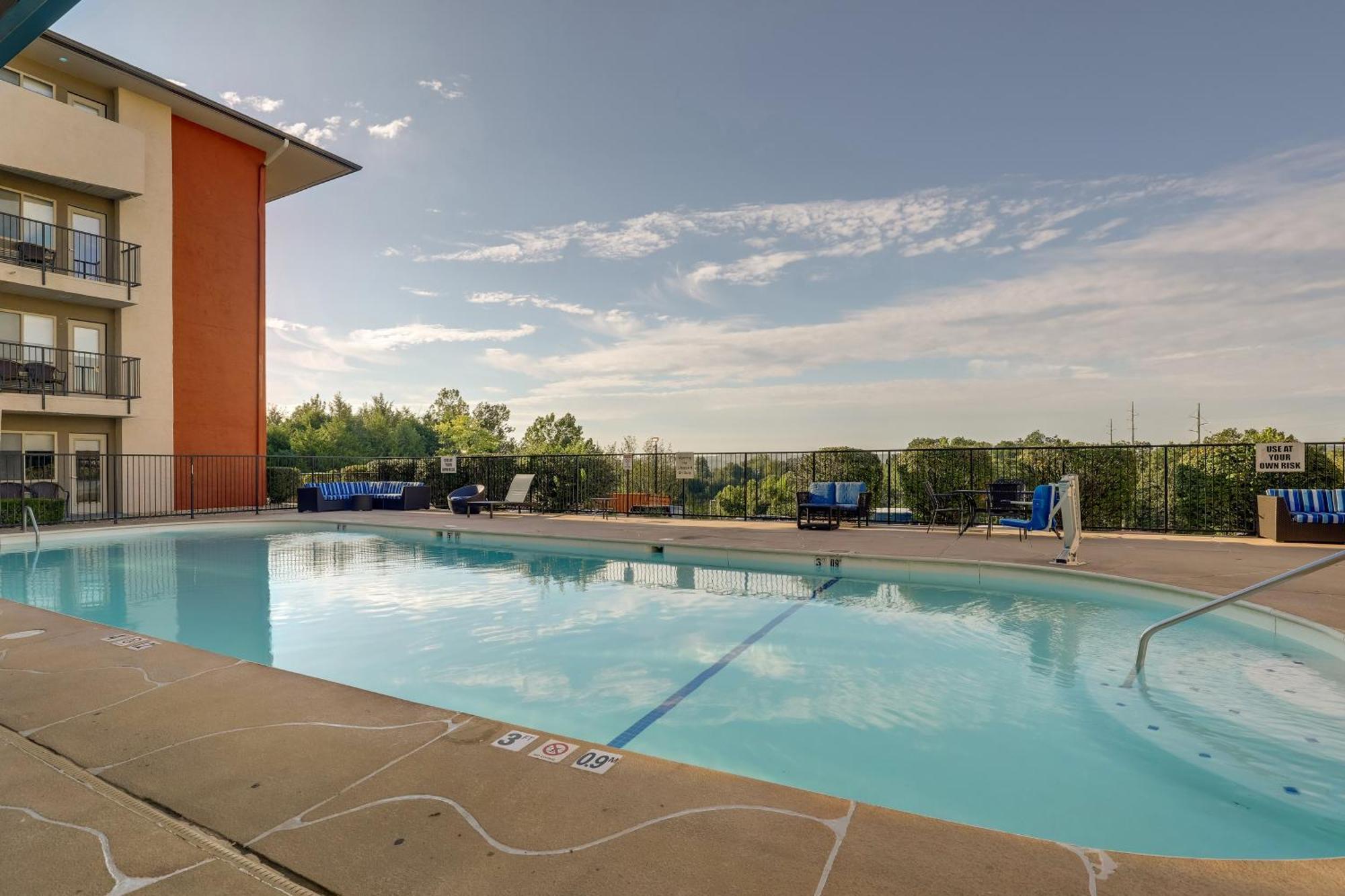 Holiday Inn Express Hotel & Suites Branson 76 Central By Ihg Exterior foto