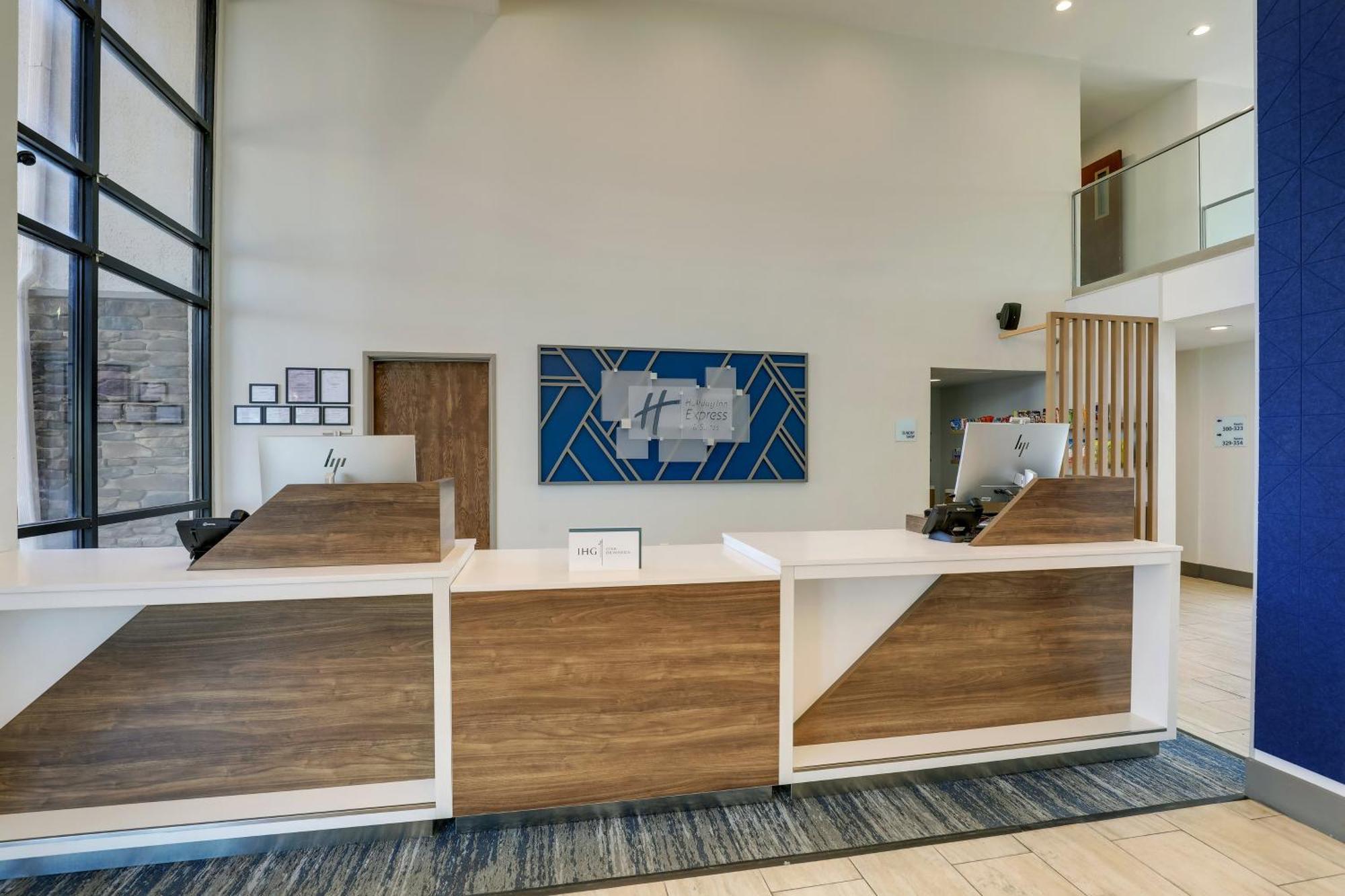 Holiday Inn Express Hotel & Suites Branson 76 Central By Ihg Exterior foto